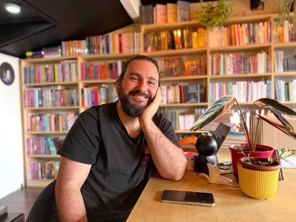 Librería de Fuego: la librería del sur que quema por dentro.