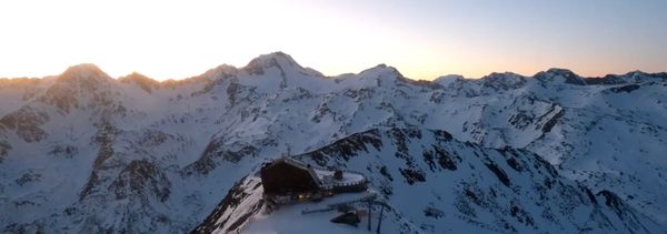 Atemberaubende Berglandschaft - Symbol für Überwindung von Höhenangst und nächtlichen Panikattacken