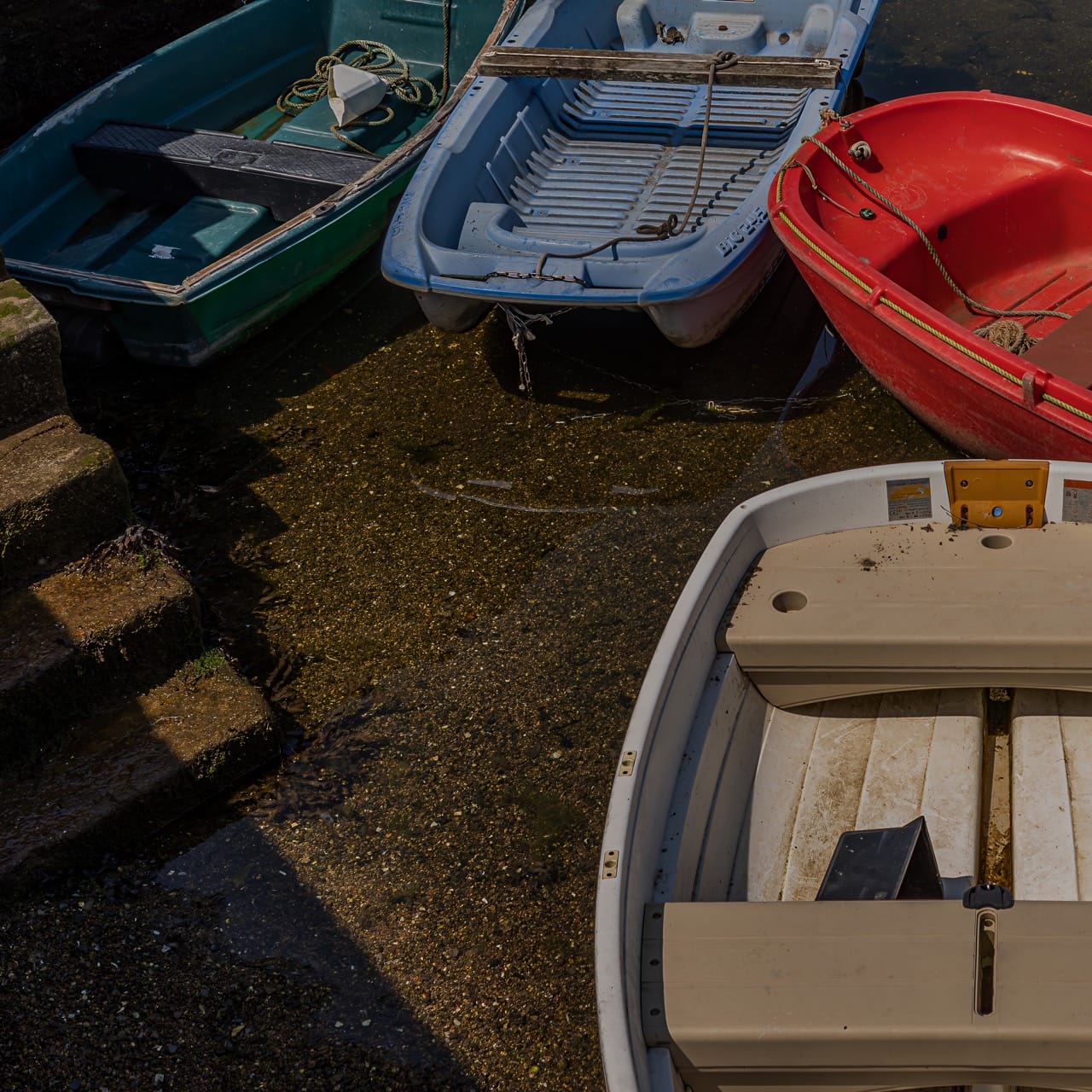 Le port de Concarneau,petits canots à marée basse, Fujifilm X30