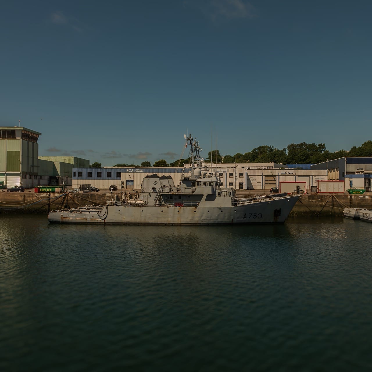 Le port de Concarneau, frégate marine nationale, Fujifilm X30