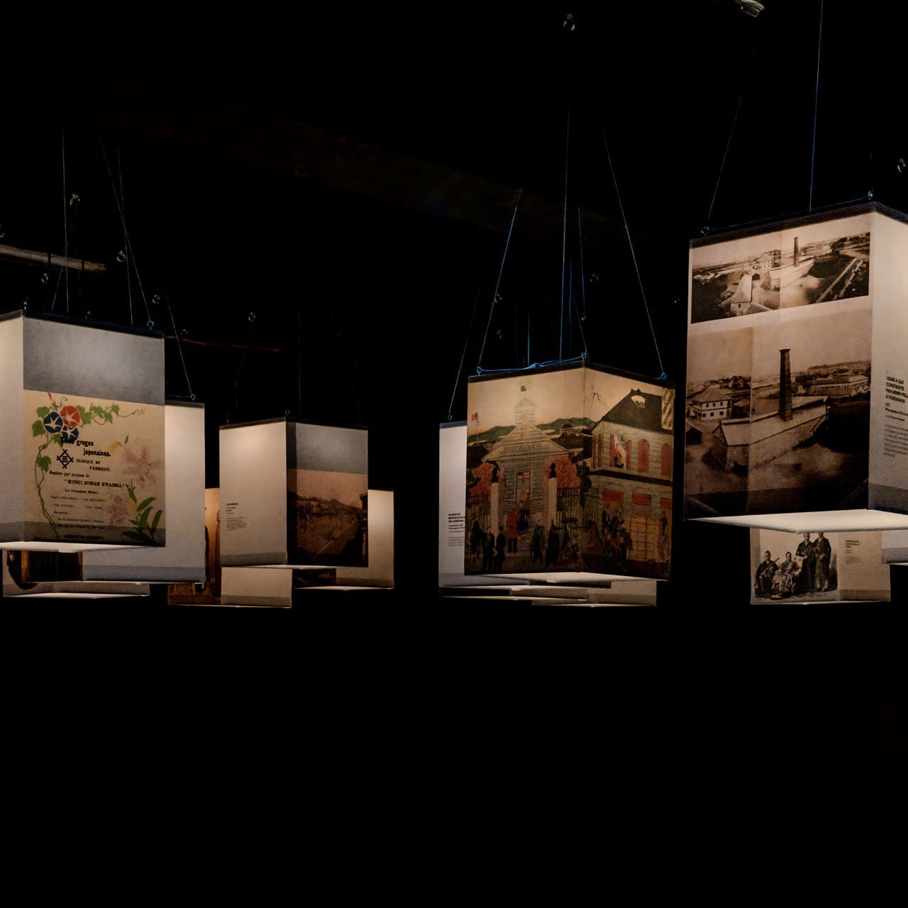 exposition-japon-daoulas-cubes-suspendus