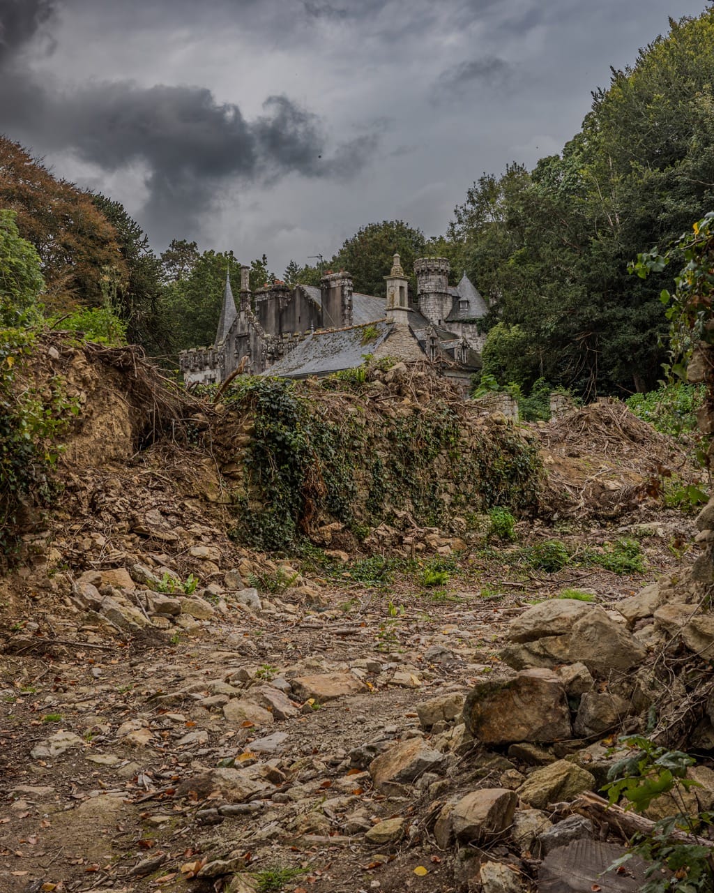 Poulguinan : la tempête et les pierres