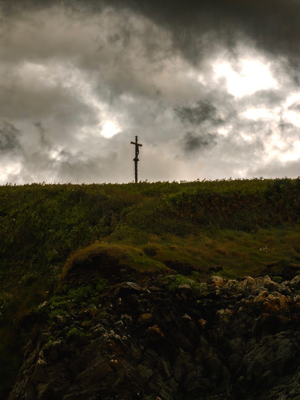 La Croix de Trezmalaouen à Kerlaz : sentinelle du Finistère | En Finistère