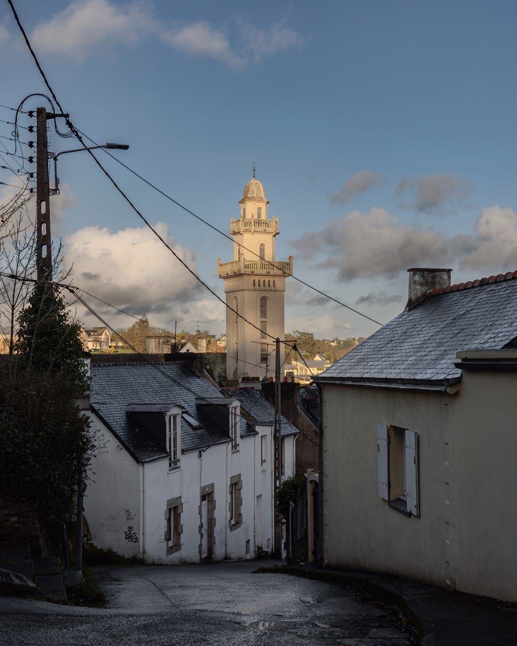 Clocher de l'église Sainte-Thérèse de Quimper, avec son dôme atypique
