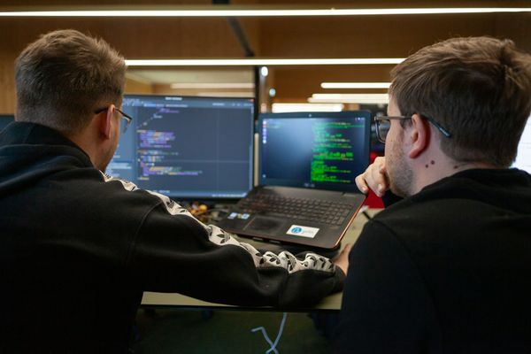 Mit foglalhat magában egy szoftvertesztelési szolgáltatás?