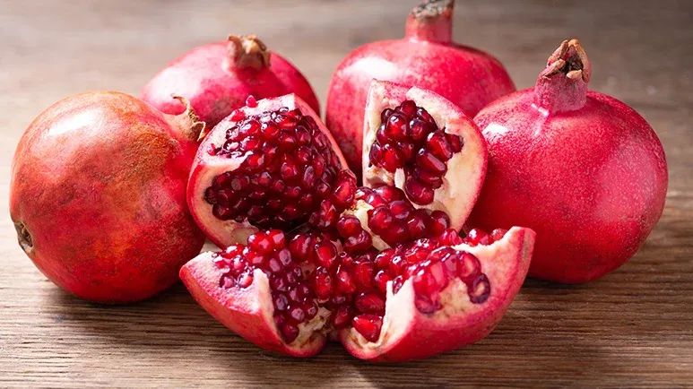 can you feed pomegranates to your pet