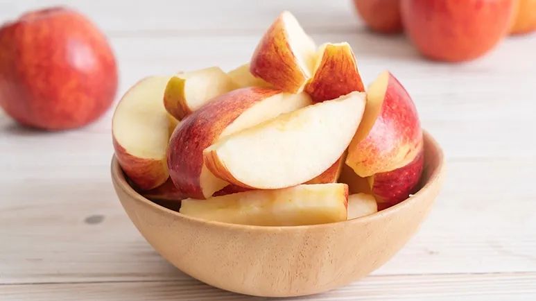 can your pets eat apples