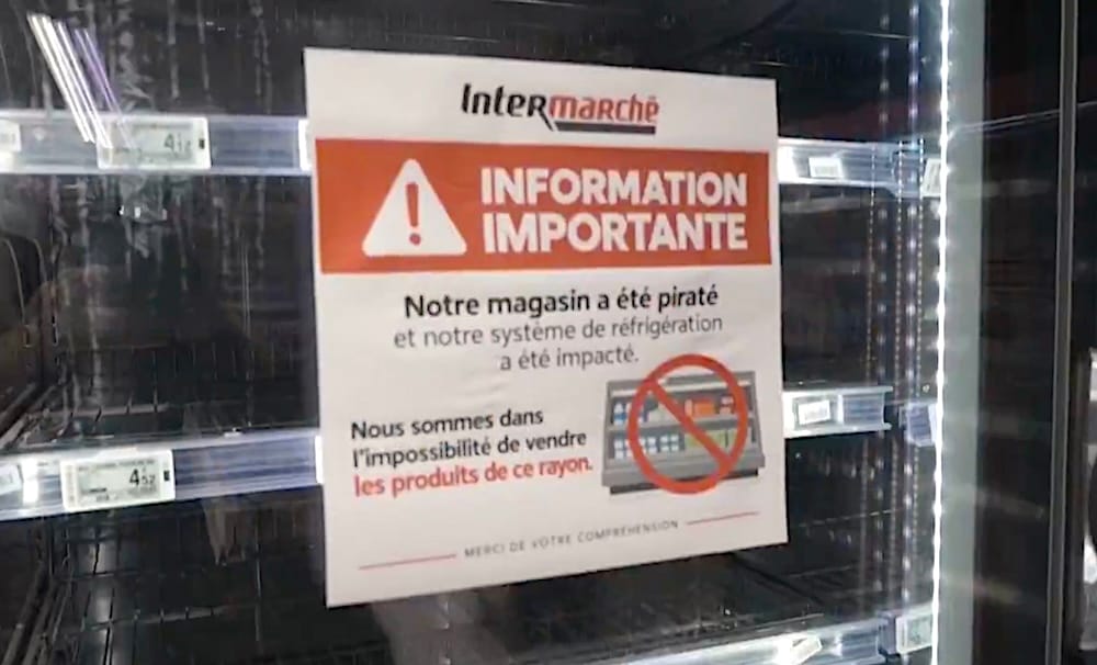 a screenshot from a video on Seznam Zpravy's website, showing a notice on an empty fridge in France, saying "important information," and saying that the store has been hacked.