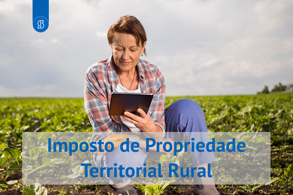 Foto de Mulher em Terreno Rural