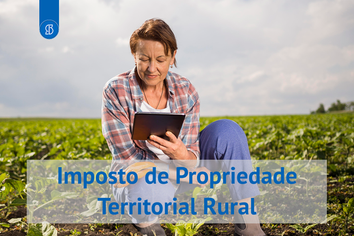 Foto de Mulher em Terreno Rural