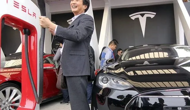 Ventas de TESLA se desploman 70% en China