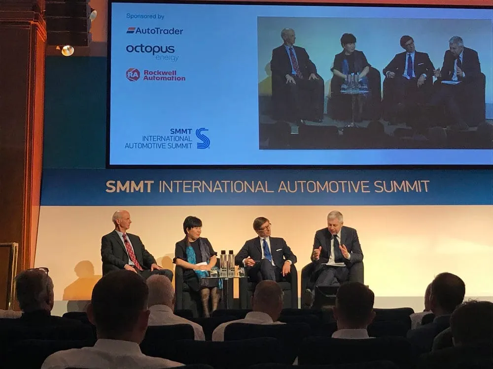Industria automotriz china y británica realizan acuerdo de cooperación