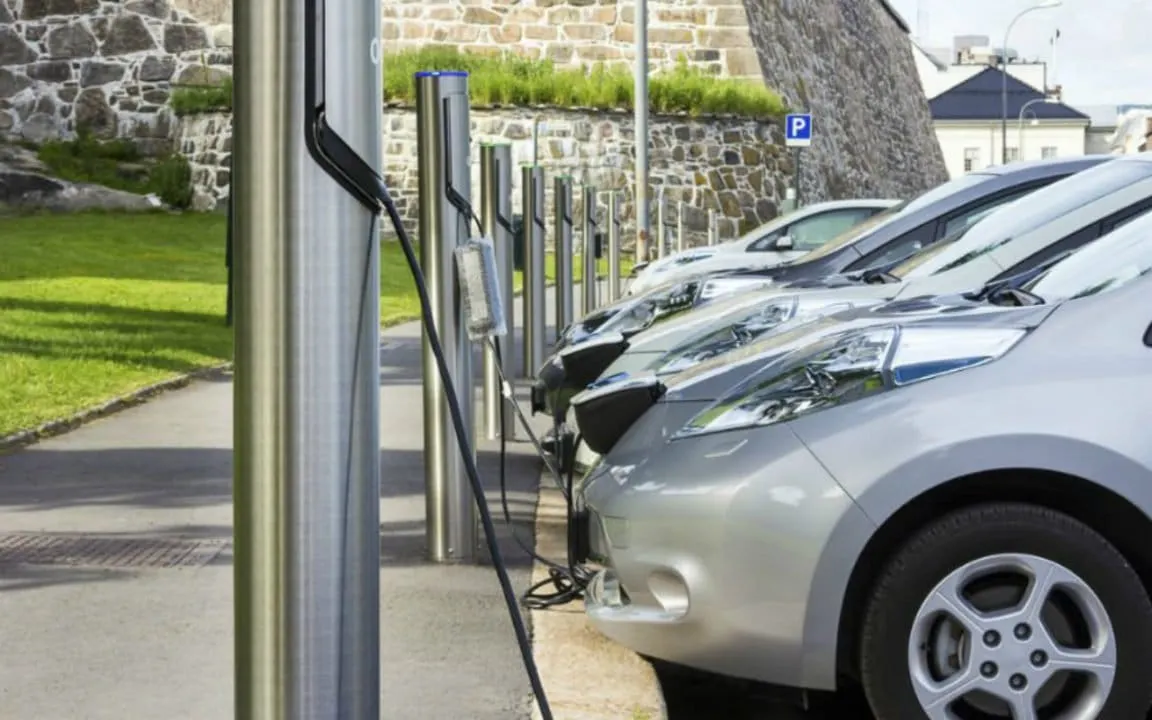 Incrementa venta de automóviles híbridos y eléctricos: Amia