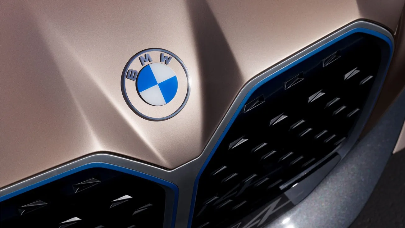 BMW tiene nuevo diseño de marca y logotipos