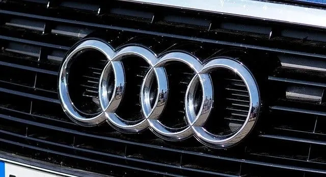Audi cede vehículos para transporte de personal médico