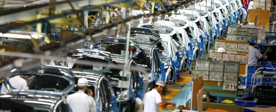Disminuye 6.4% las ventas de vehículos ligeros en julio