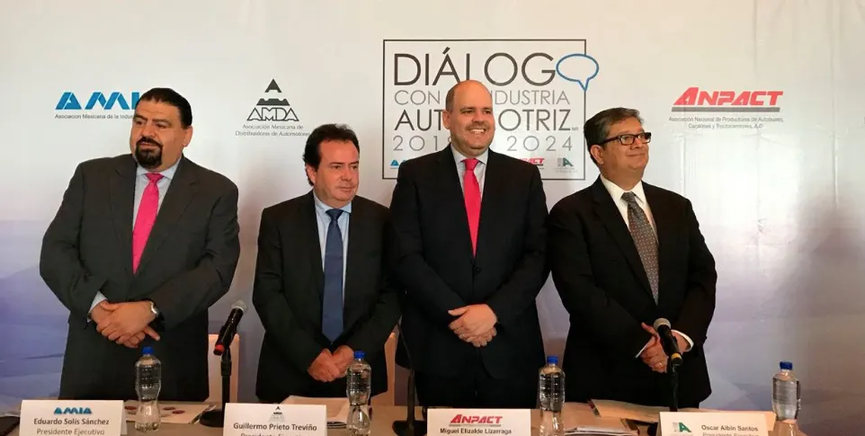 Industria automotriz presenta propuestas a nuevo gobierno de México