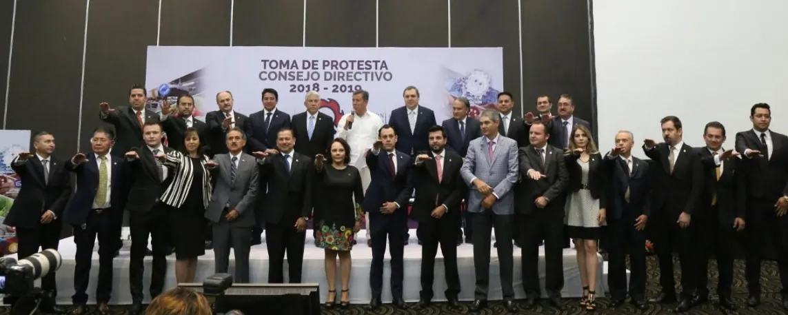 Toma protesta roberto gonzález como presidente de canacintra león