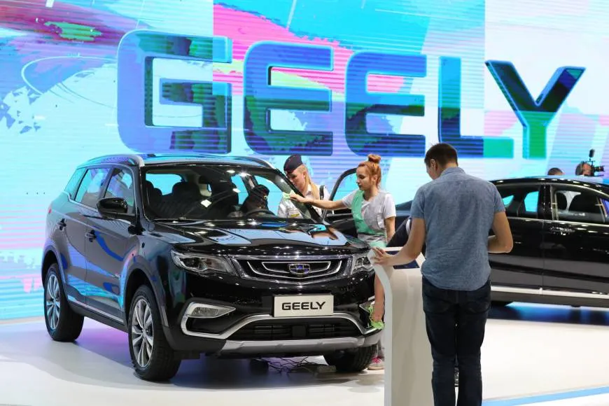Geely supera a sus tres rivales automotrices japoneses