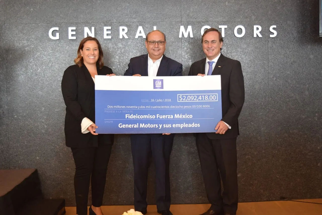 General Motors entrega donativo para damnificados de sismos en México