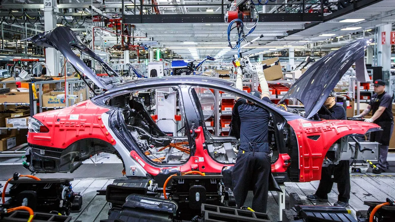 TESLA recortará al 7% su plantilla laboral