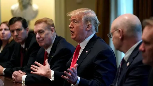 Trump impone aranceles al acero y aluminio...excluye temporalmente a México