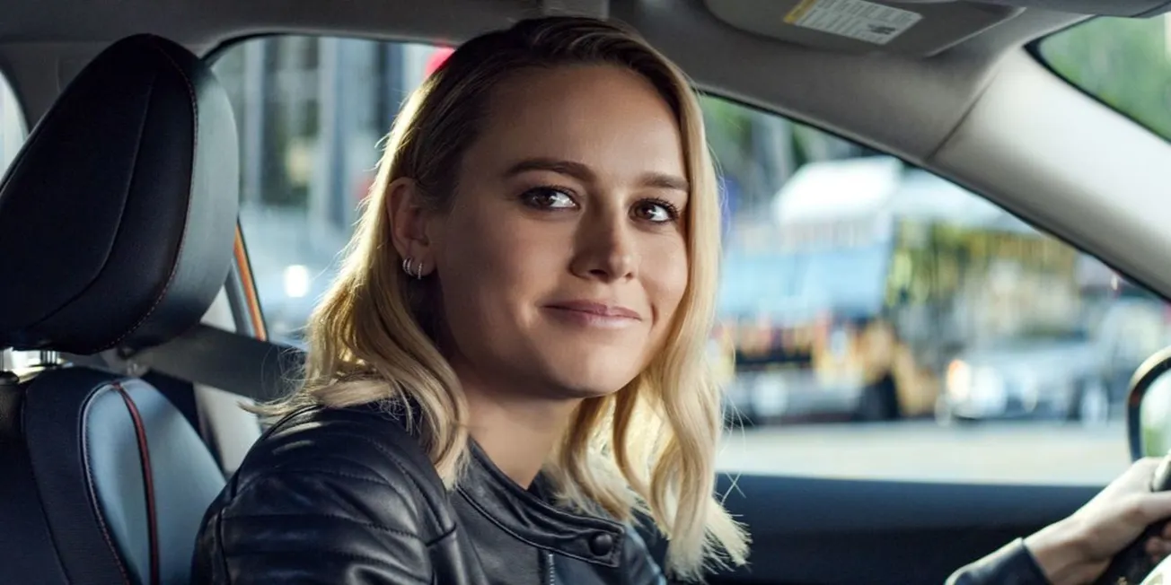 Brie Larson y Nissan se unen en campaña para lanzar el nuevo Sentra