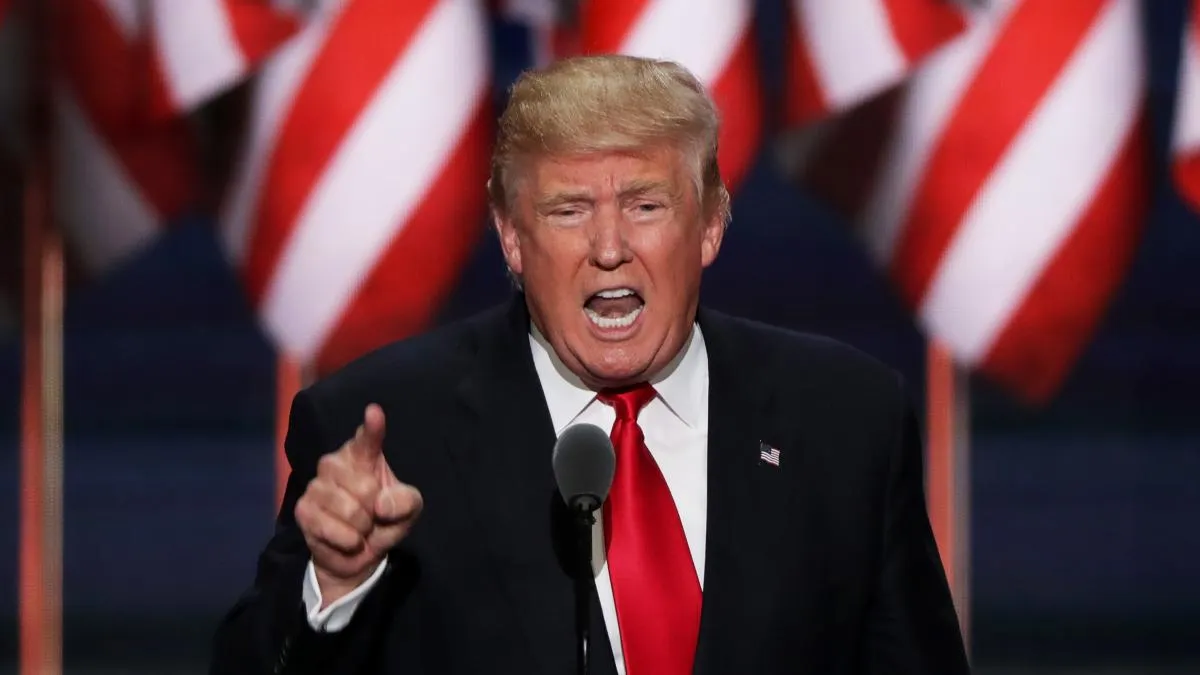 Trump ordena investigar aranceles de autos y camiones
