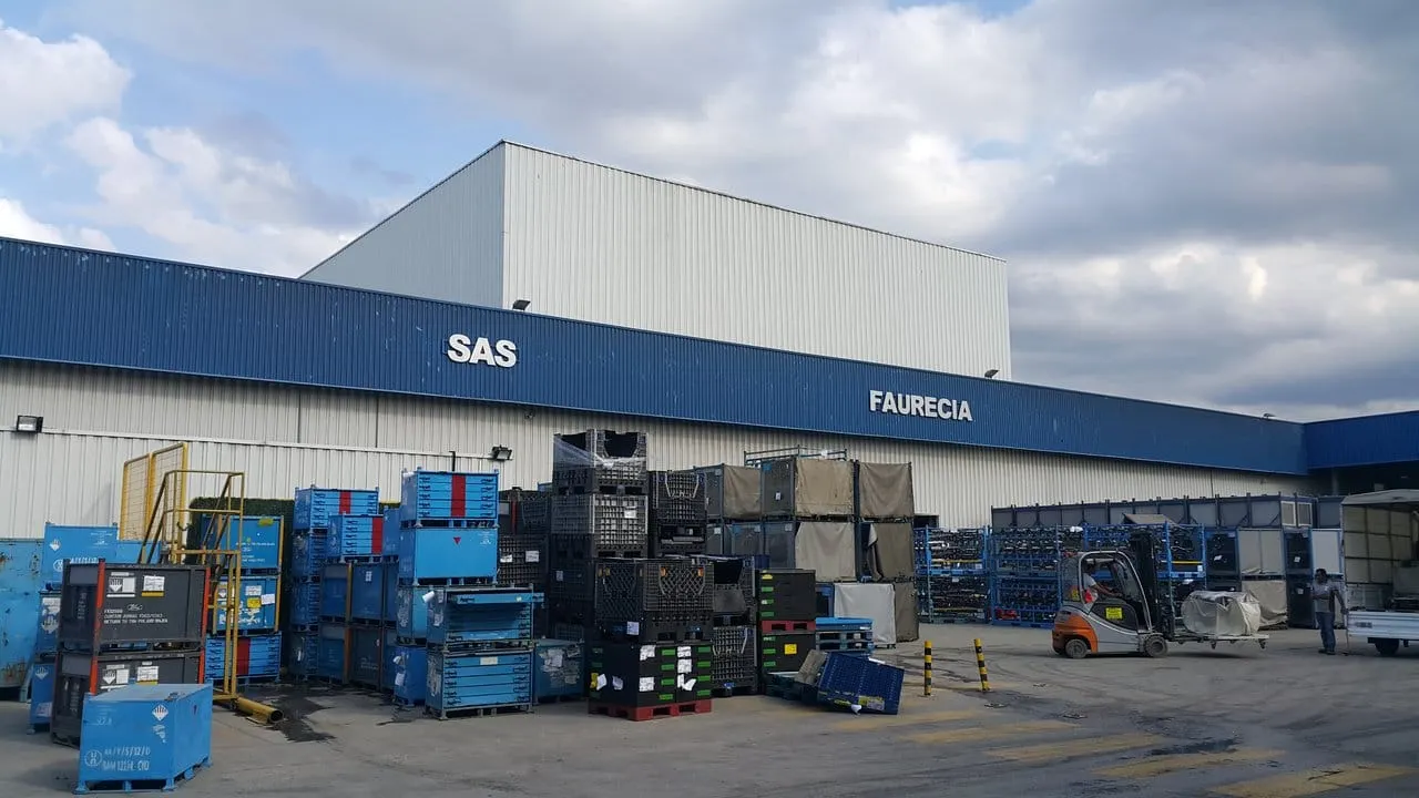 Faurecia adquirirá el 50% restante de la joint venture SAS