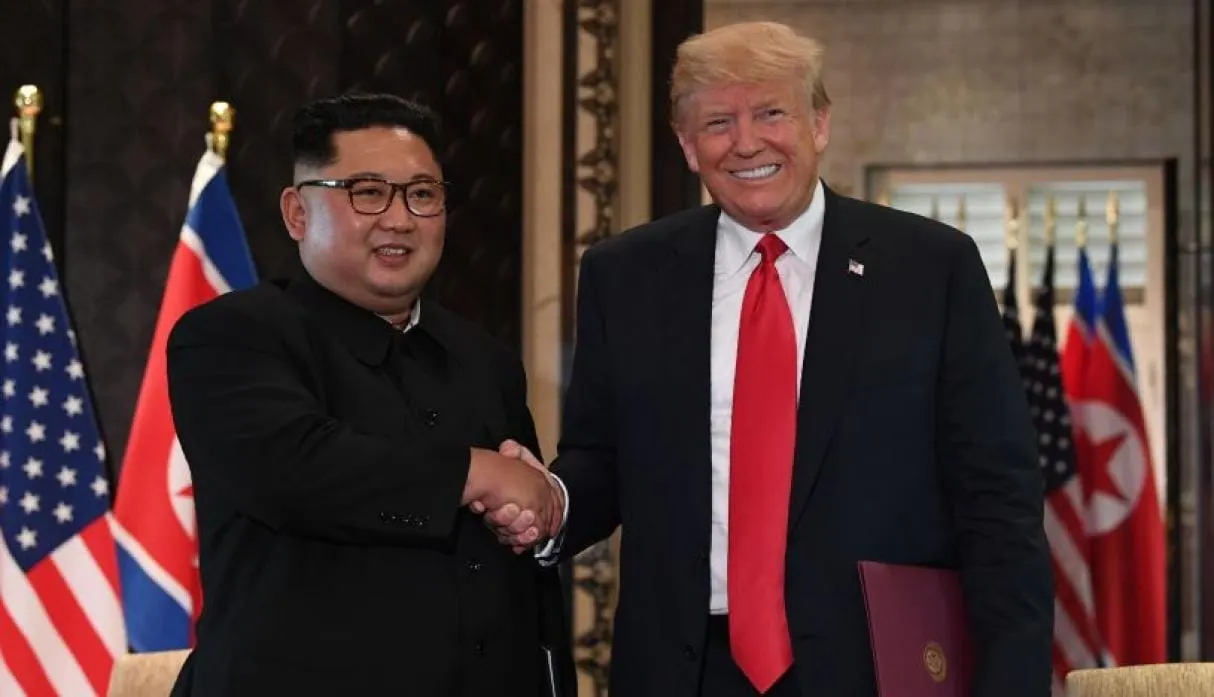 Trump y kim jong-un firman documento conjunto tras cumbre en singapur