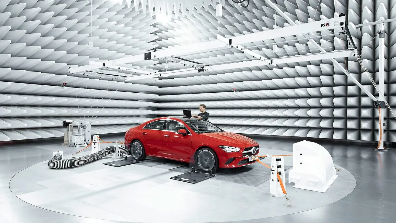 DAIMLER inaugura instalaciones para pruebas electromagnéticas