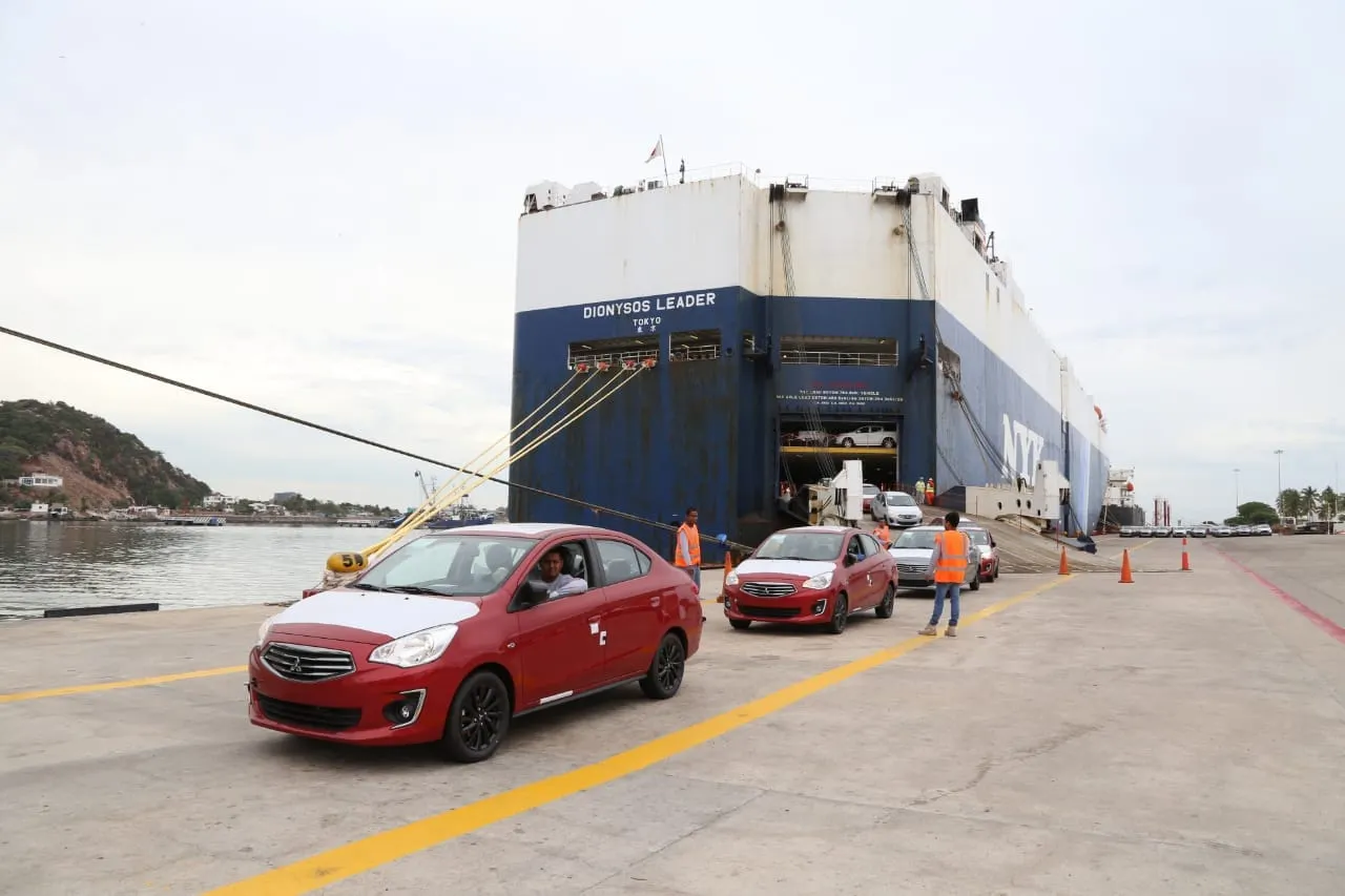 Puerto de Mazatlán rompe récord de movimiento de autos