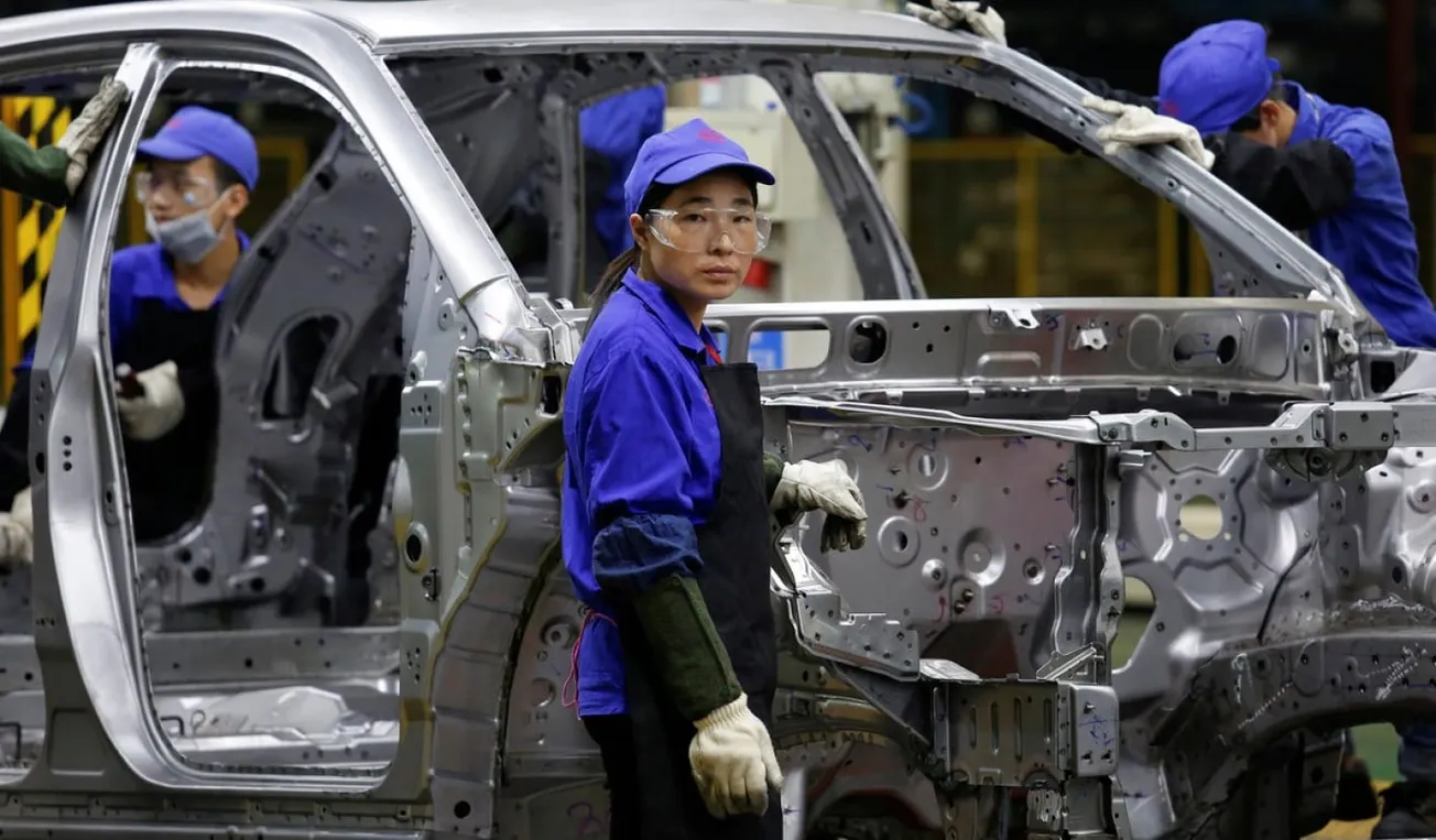 China publica guía para mejorar entorno empresarial para industria automotriz