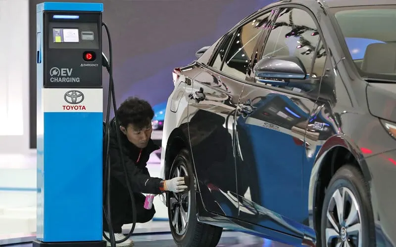TOYOTA y BYD desarrollarán vehículos eléctricos
