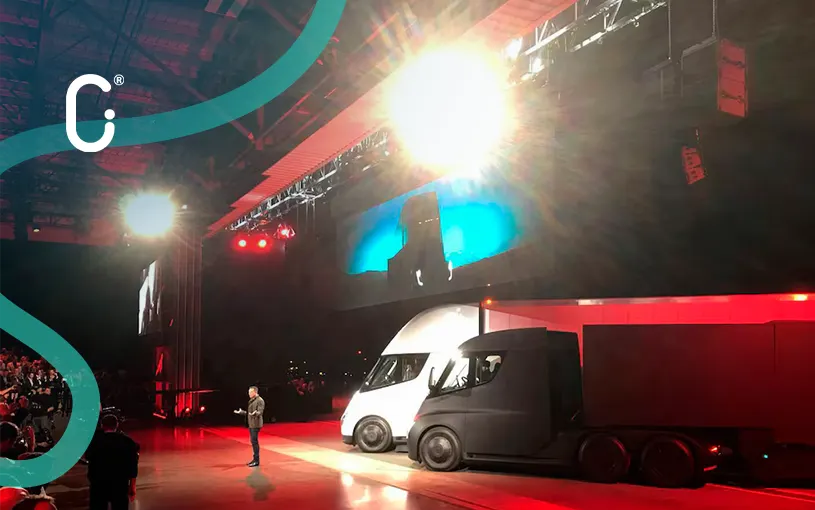Tesla amplía su negocio de carga con primeras entregas del camión eléctrico Semi