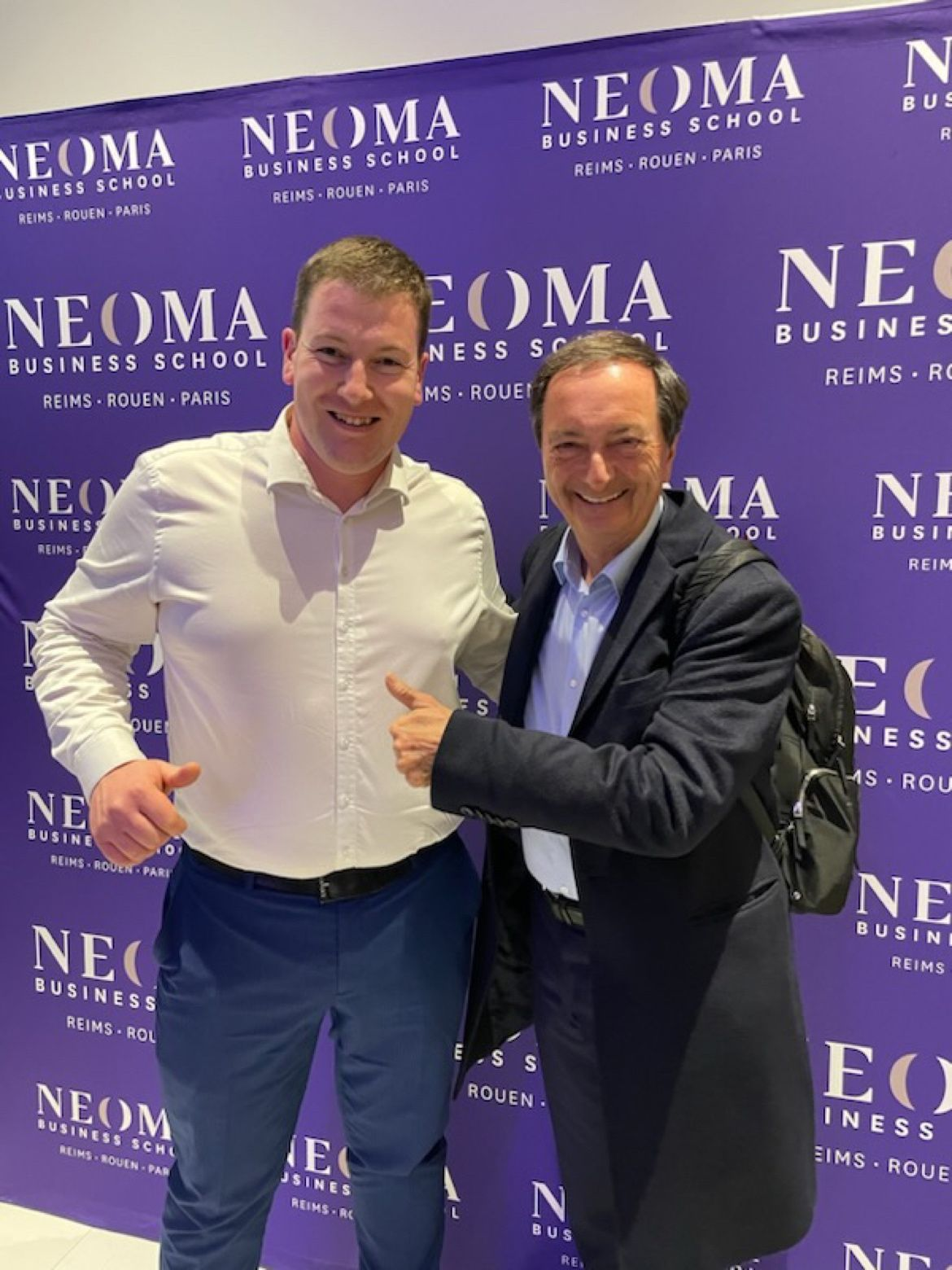 Mathieu aux côtés de Michel-Édouard Leclerc lors de la remise du diplôme Néoma.