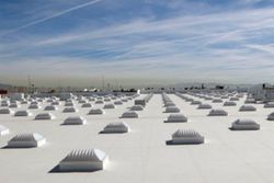Cool roofing : ce que l'étude du CSTB change pour les toitures de magasins