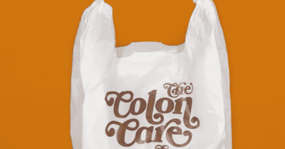 Ce supermarché propose des sacs plastiques *très particuliers* pour sensibiliser à leur impact sur l’environnement