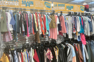 Le textile de seconde main, une dynamique du réemploi en forte évolution : voici l'exemple au Leclerc de Quimperlé.
