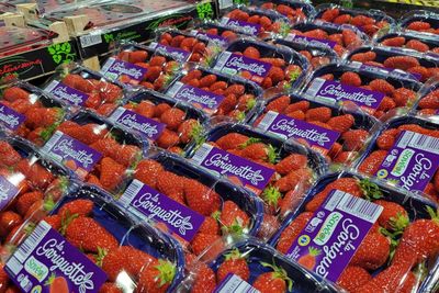 Entre premières fraises françaises et transition de saison, le mois de mars se joue à la précision en rayon