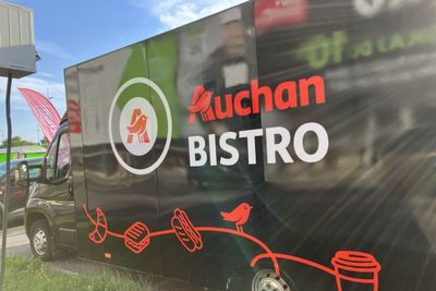 Auchan teste le format food truck au cœur de la Pologne avec « Auchan Bistro »
