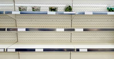 Employés en grande distribution : méprisés hier, adulés aujourd’hui. Et demain ?