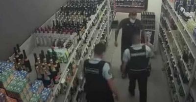 Un salarié de Carrefour interpellé dans son rayon (tout a commencé à cause d’un masque mal porté)