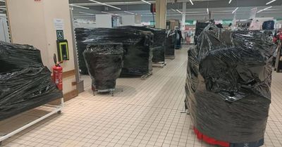 « C’est le bordel ! » : comment la grande distribution s’organise pour accueillir les clients