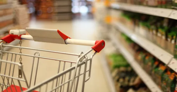 Enseigne de supermarché, caddie de la grande distribution