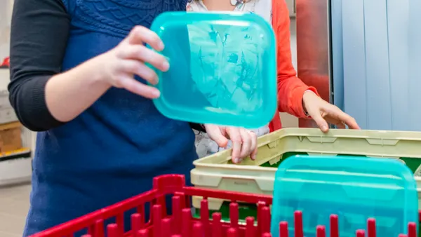 Haut la Consigne : l’acteur du réemploi de bouteilles et de plats dans les Hauts-de-France