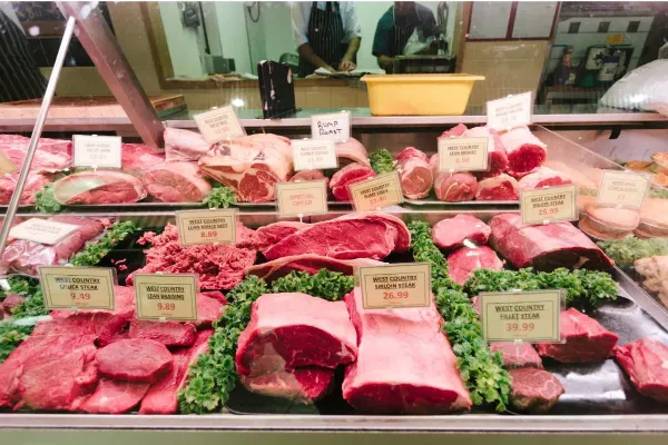 Combien gagne un boucher en grande distribution (presque aussi bien payé que le directeur)