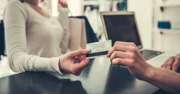 Pour limiter la contamination, le plafond du paiement sans contact pourrait être rehaussé à 50 €