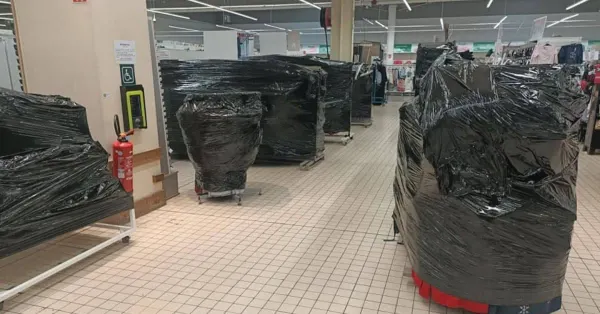 « C’est le bordel ! » : comment la grande distribution s’organise pour accueillir les clients