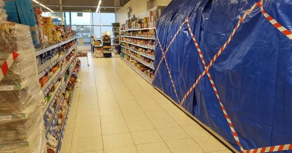« On passe notre temps à faire et défaire » : les pros de la grande distribution ont le moral dans les chaussettes
